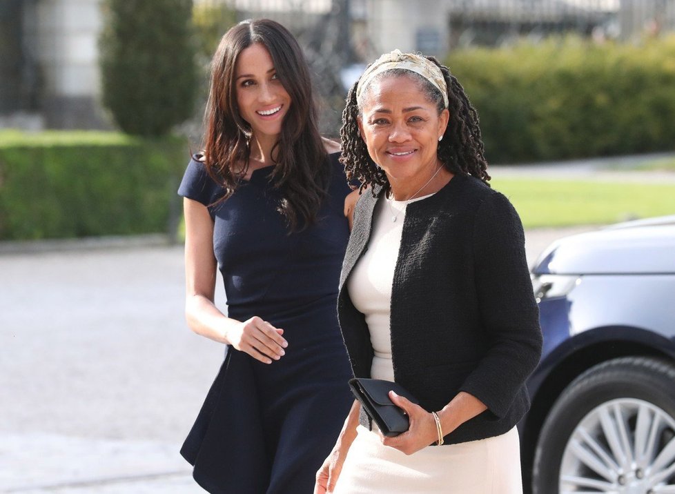 Těhotná Meghan Markle se svou maminkou.