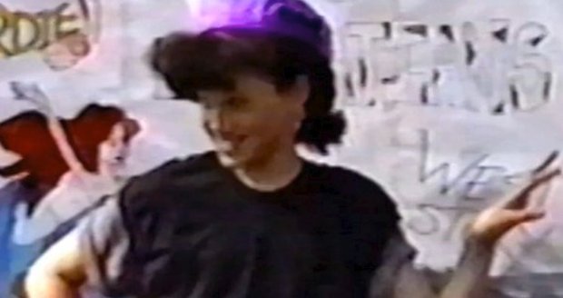 Meghan Markle na školním vystoupení v roce 1994