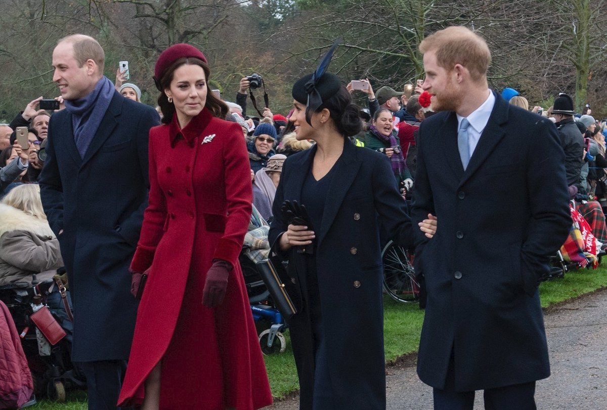 Kate s Meghan musely zakopat válečnou sekeru alespoň na Vánoce. Byl to výslovný příkaz královny Alžběty II.