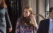 Těhotná Kate Middleton vychází z hotelu The Goring