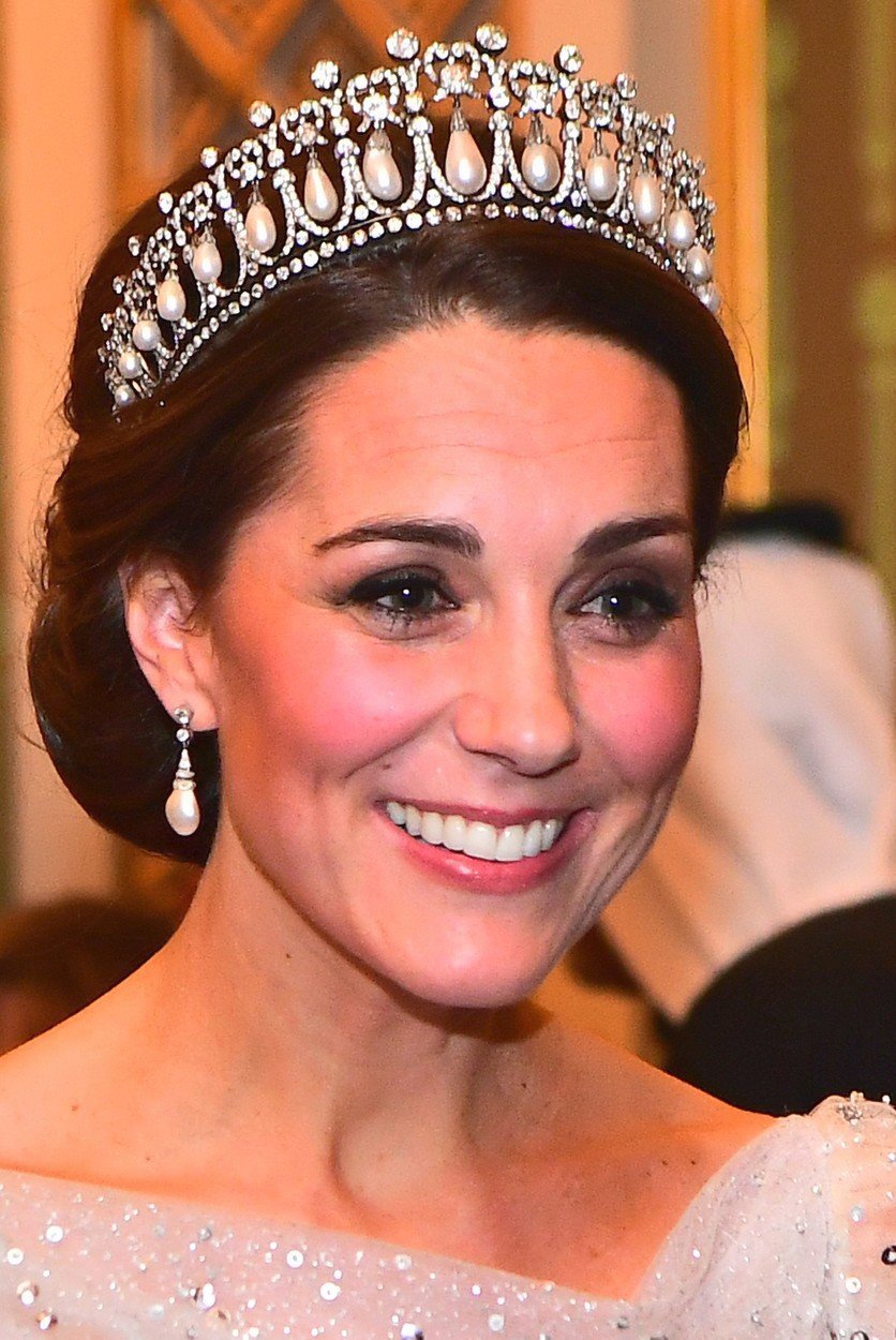 Vévodkyně Kate na diplomatické recepci v Buckinghamském paláci.