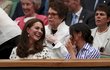 Meghan a Kate se na tenisovém zápase srdečně bavily. Meghan a Kate se na tenisovém zápase srdečně bavily.