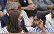 Meghan a Kate se na tenisovém zápase srdečně bavily. Meghan a Kate se na tenisovém zápase srdečně bavily.