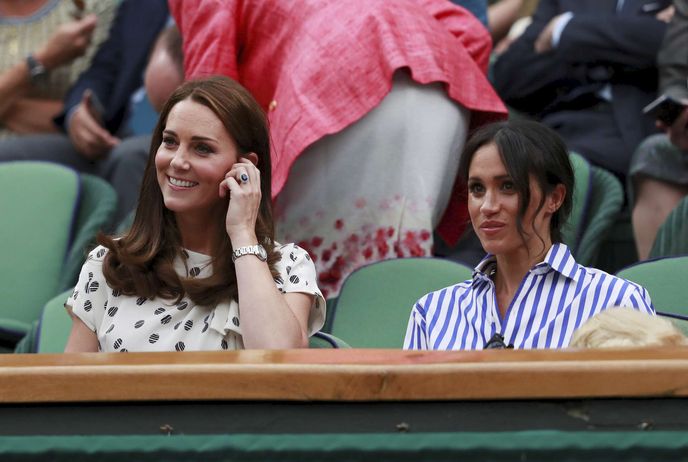 Meghan a Kate se na tenisovém zápase srdečně bavily. Meghan a Kate se na tenisovém zápase srdečně bavily.