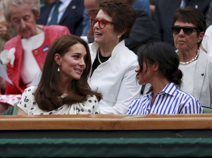 Meghan a Kate se na tenisovém zápase srdečně bavily. Meghan a Kate se na tenisovém zápase srdečně bavily.
