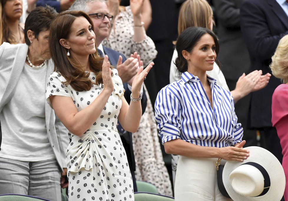 Meghan a Kate na tenisovém zápase