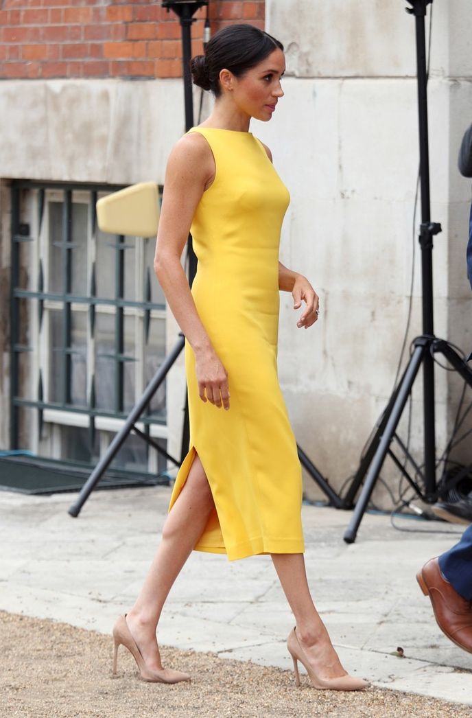 Meghan často obléká pestré barvy. Tou její, co jí opravdu maximálně sedí, je rozhodně žlutá. Meghan často obléká pestré barvy. Tou její, co jí opravdu maximálně sedí, je rozhodně žlutá.