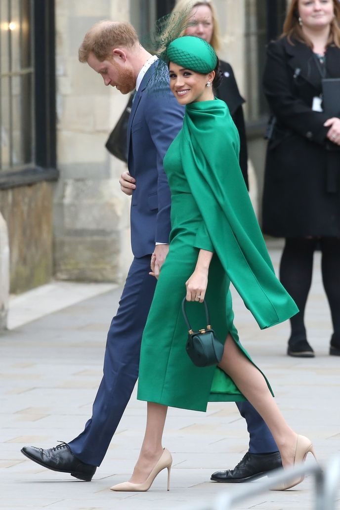 Když jde s Harrym ruku v ruce, téměř vždy se usmívá. Meghan patří k ženám, které si nemusí příliš pomáhat, aby jim to slušelo. Když jde s Harrym ruku v ruce, téměř vždy se usmívá. Meghan patří k ženám, které si nemusí příliš pomáhat, aby jim to slušelo.