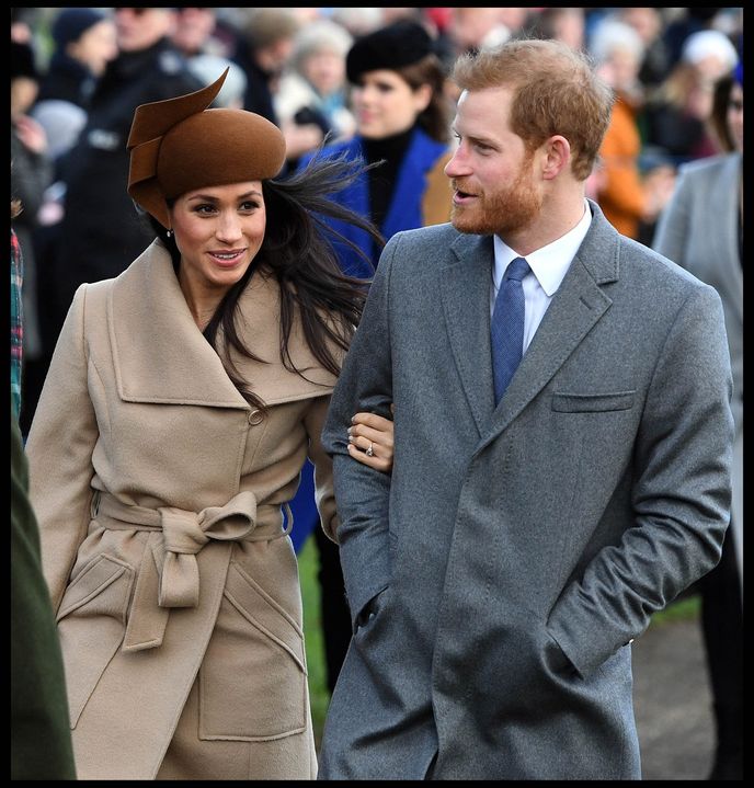 Harry a Meghan na vánoční mši s královskou rodinou. Meghanin outfit tady byl silným argumentem proti všem, kdo tvrdí, že hnědá nikomu nesluší. Harry a Meghan na vánoční mši s královskou rodinou. Meghanin outfit tady byl silným argumentem proti všem, kdo tvrdí, že hnědá nikomu nesluší.