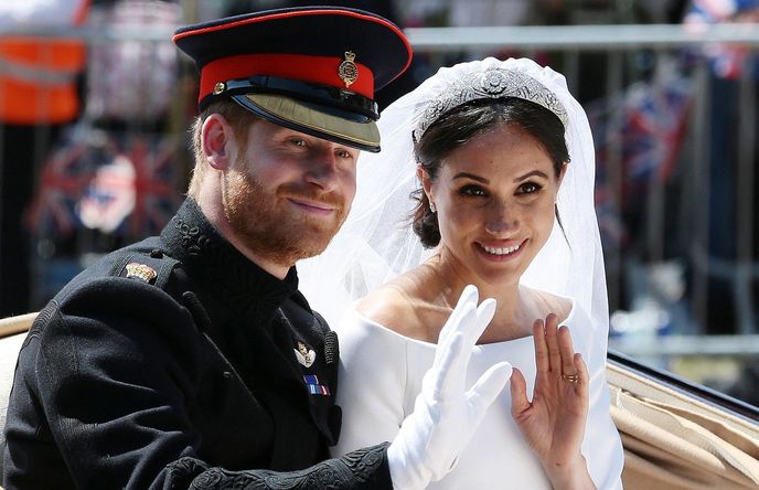 Každá nevěsta je krásná, Meghaniny svatební šaty od návrhářky Clare Waight Keller, umělecké ředitelky módního domu Givenchy, byly ale přímo nadpozemské. Každá nevěsta je krásná, Meghaniny svatební šaty od návrhářky Clare Waight Keller, umělecké ředitelky módního domu Givenchy, byly ale přímo nadpozemské.