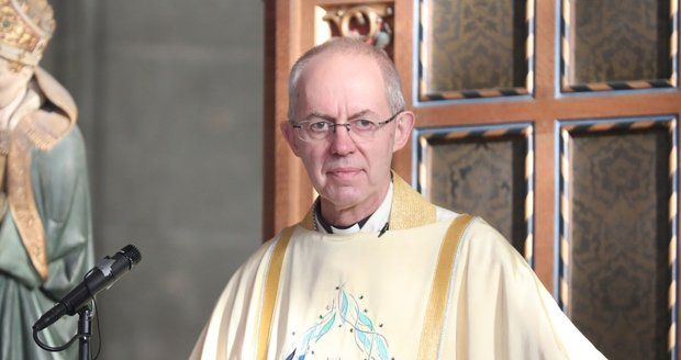Arcibiskup z Canterbury Justin Welby, který měl oddat Sussexy.