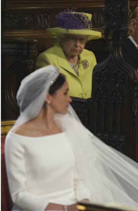 Meghan a královna na svatbě