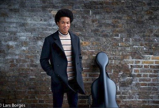 Violoncellista Sheku Kanneh-Mason, který bude hrát na svatbě prince Harryho a Meghan