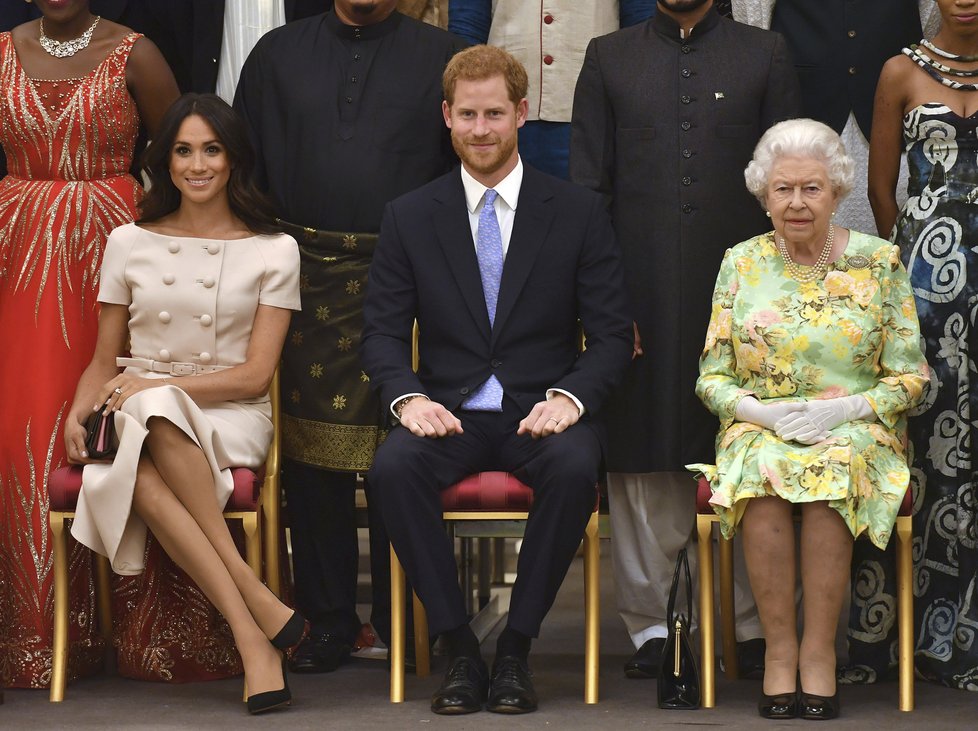 Princ Harry a vévodkyně Meghan s královnou Alžbětou II.