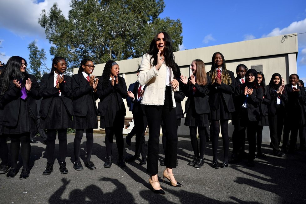 Meghan Markle měla na londýnské škole proslov k Mezinárodnímu dni žen.