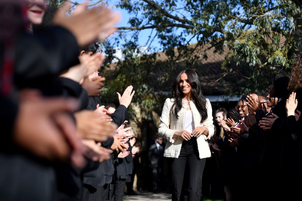 Meghan Markleová měla na londýnské škole proslov k Mezinárodnímu dni žen.