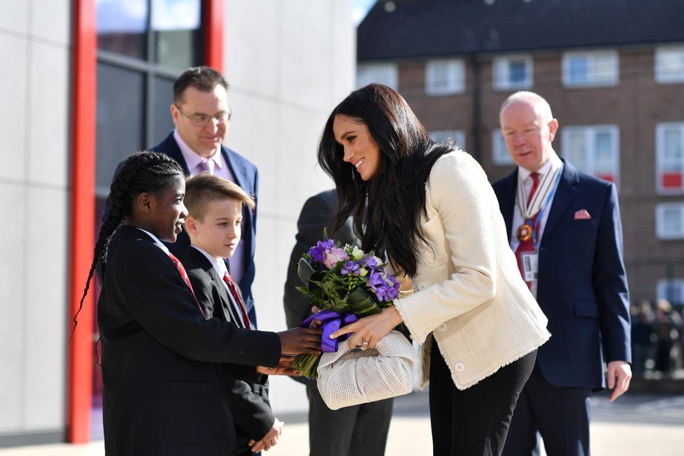 Meghan Markle měla na londýnské škole proslov k Mezinárodnímu dni žen.