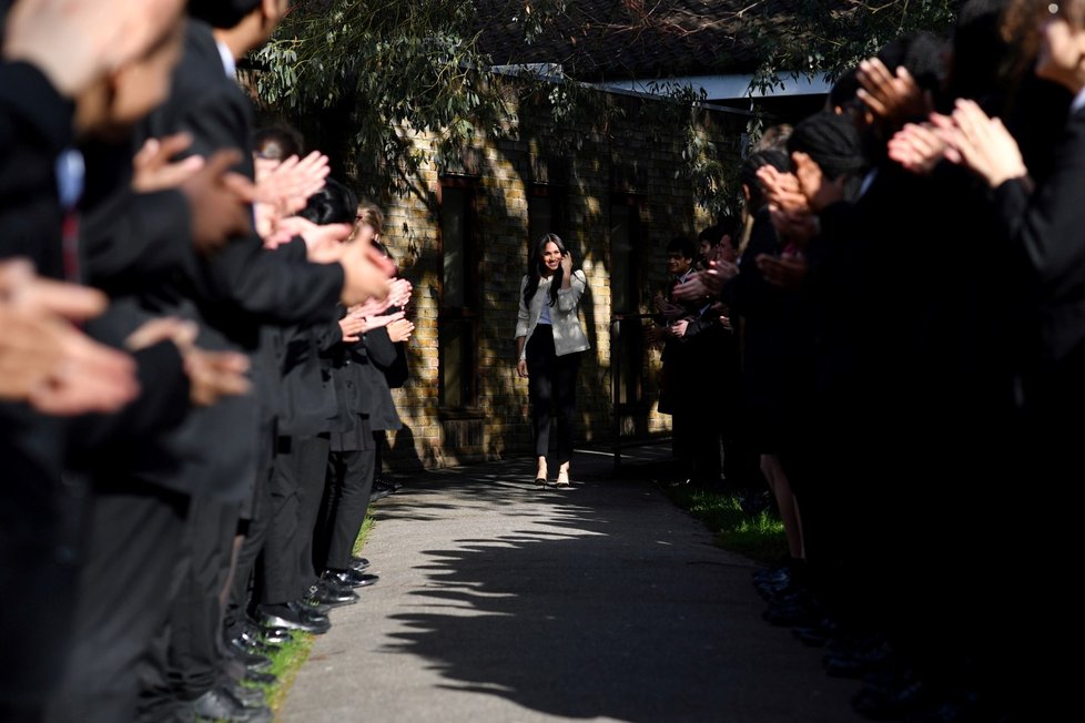 Meghan Markle měla na londýnské škole proslov k Mezinárodnímu dni žen