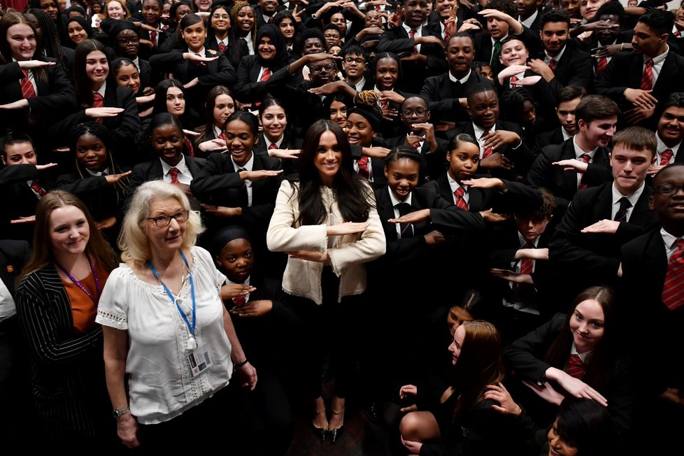 Znak rovnoprávnosti žen a mužů. Společně s Meghan ho vytvořila celá škola.