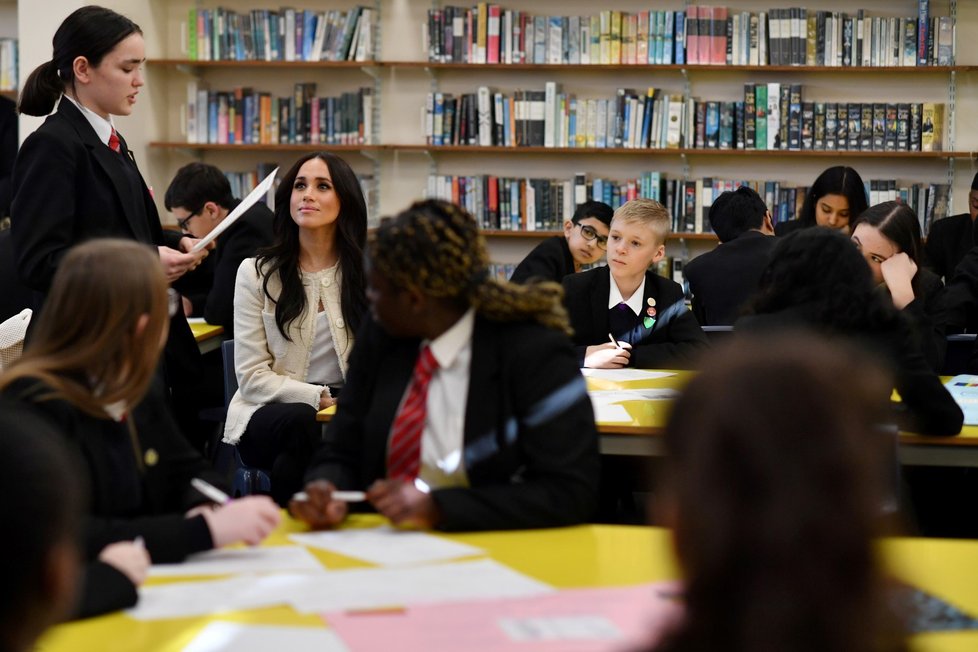 Meghan Markleová promlouvala k studentům londýnské školy.