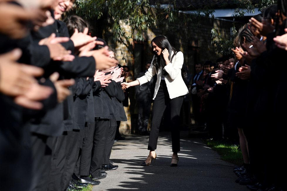 Meghan Markle promlouvala k studentům londýnské školy.