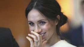 Žhavá zpráva z královské rodiny: Už se ví, kdo povede Meghan k oltáři!