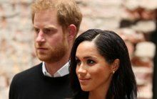 Anglie na nohou: Těhotná Meghan v osidlech šarlatána!