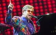 Sir Elton John (71) zrušil dva koncerty s odvoláním na střet termínů.