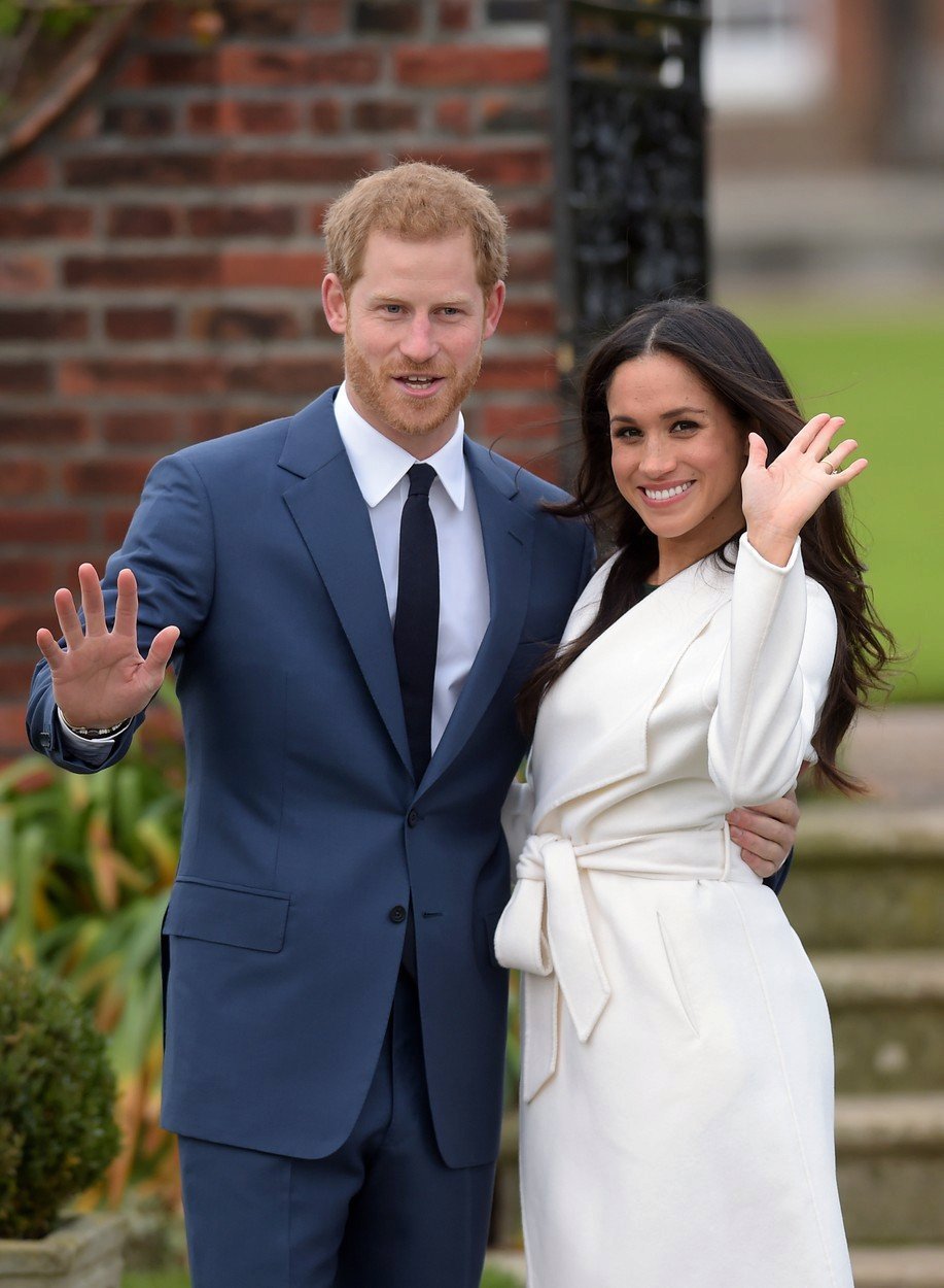 První dohady, jestli není Meghan v jiném stavu, vzbudil tento bílý kabát