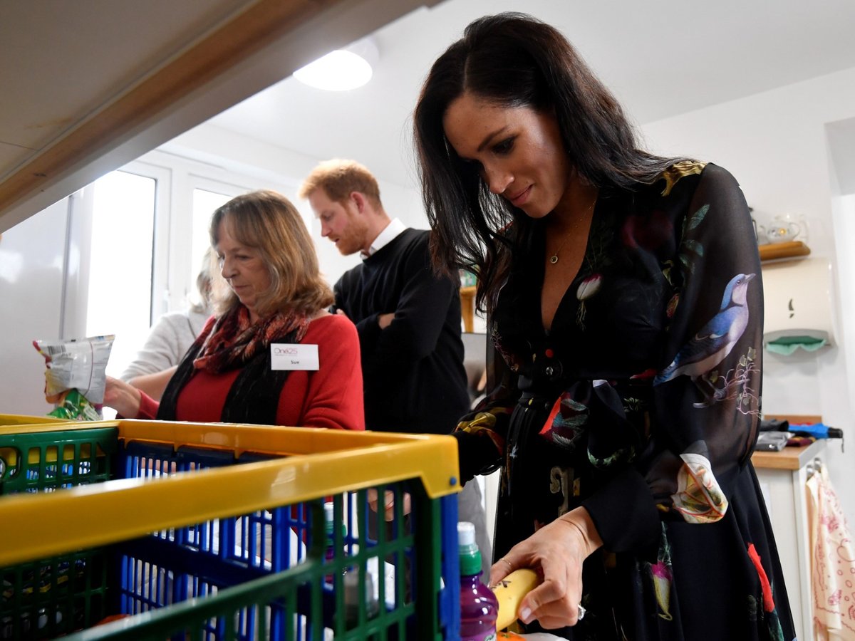 Princ Harry s těhotnou Meghan navštívili organizaci, která pomáhá prostitutkám na ulici.