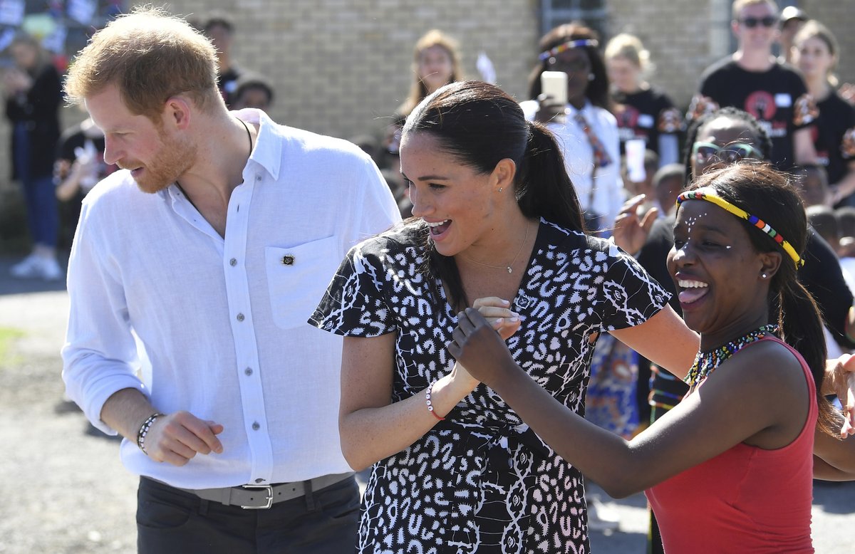 Meghan a princ Harry se v JAR rozhodně nechovají jako členové královské rodiny...