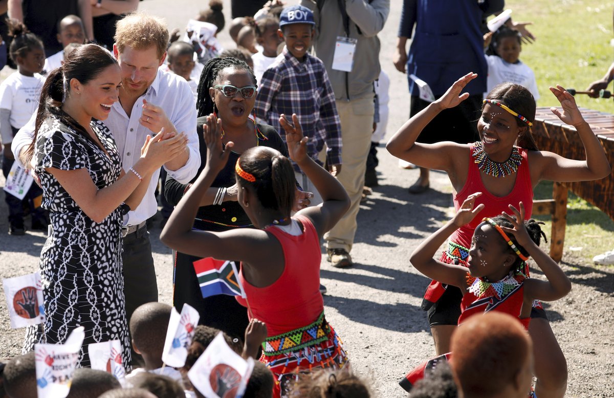 Meghan a princ Harry se v JAR rozhodně nechovají jako členové královské rodiny...