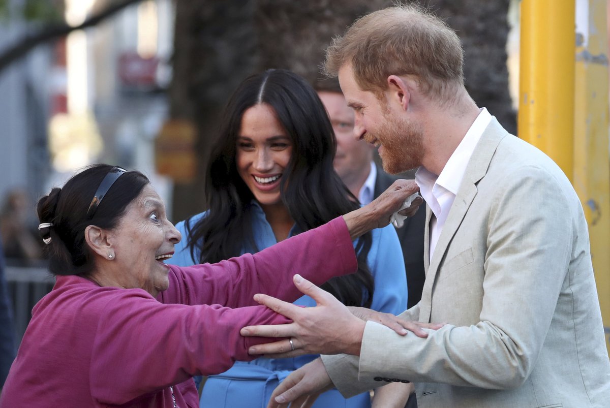 Meghan a princ Harry se v JAR rozhodně nechovají jako členové královské rodiny...