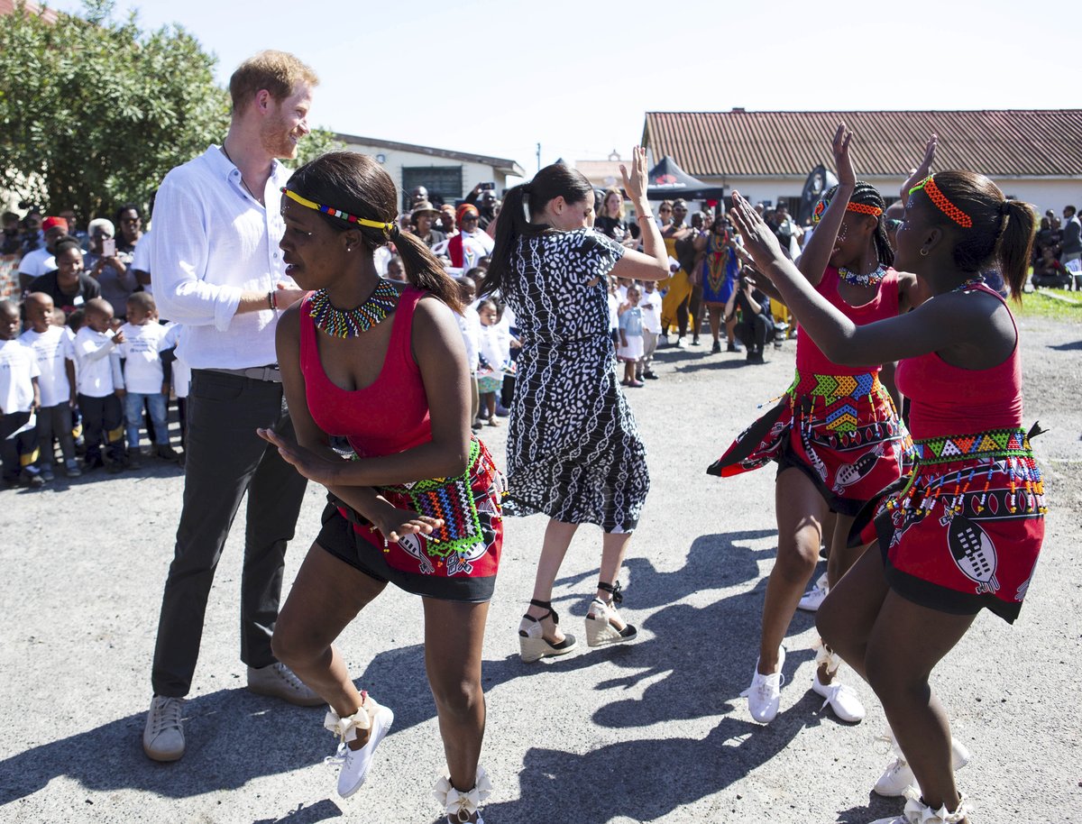 Meghan a princ Harry se v JAR rozhodně nechovají jako členové královské rodiny...