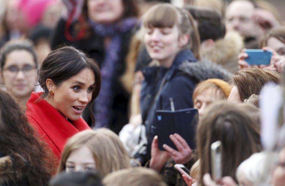 Těhotná Meghan s princem Harrym navštívili anglické metropolitní hrabství Merseyside.