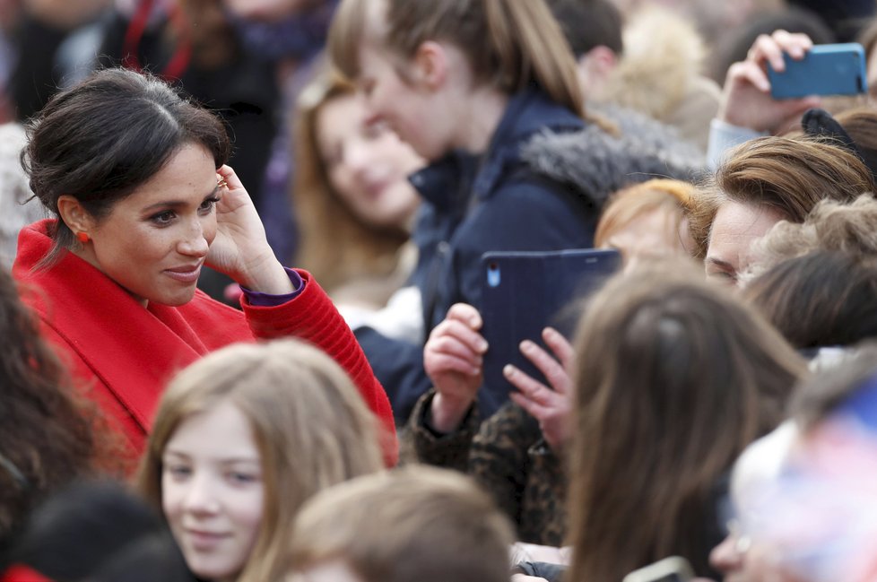 Těhotná Meghan s princem Harrym navštívili anglické metropolitní hrabství Merseyside.