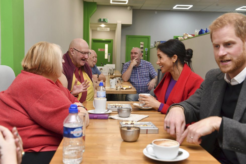 Těhotná Meghan Markleová s princem Harrym navštívili anglické metropolitní hrabství Merseyside.