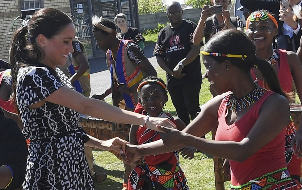 Meghan a princ Harry se v JAR rozhodně nechovají jako členové královské rodiny...