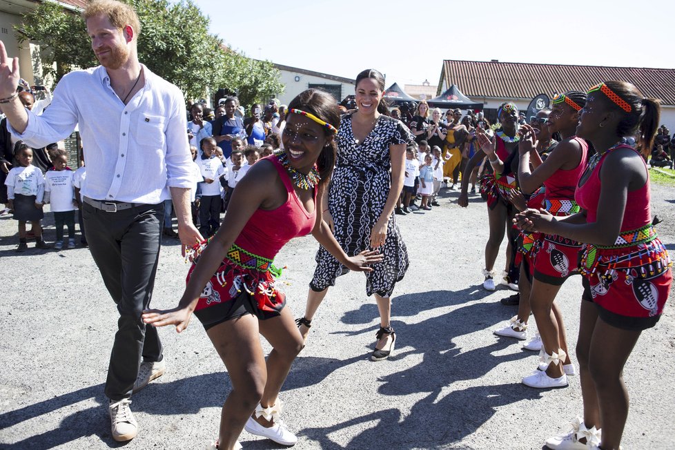 Meghan a princ Harry se v JAR rozhodně nechovají jako členové královské rodiny...