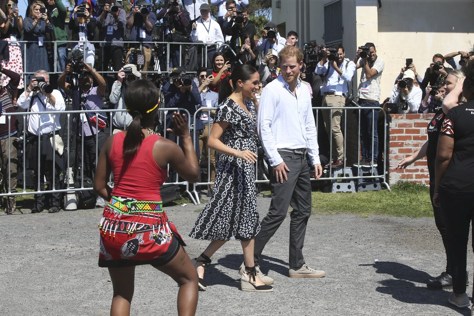 Meghan a princ Harry se v JAR rozhodně nechovají jako členové královské rodiny...