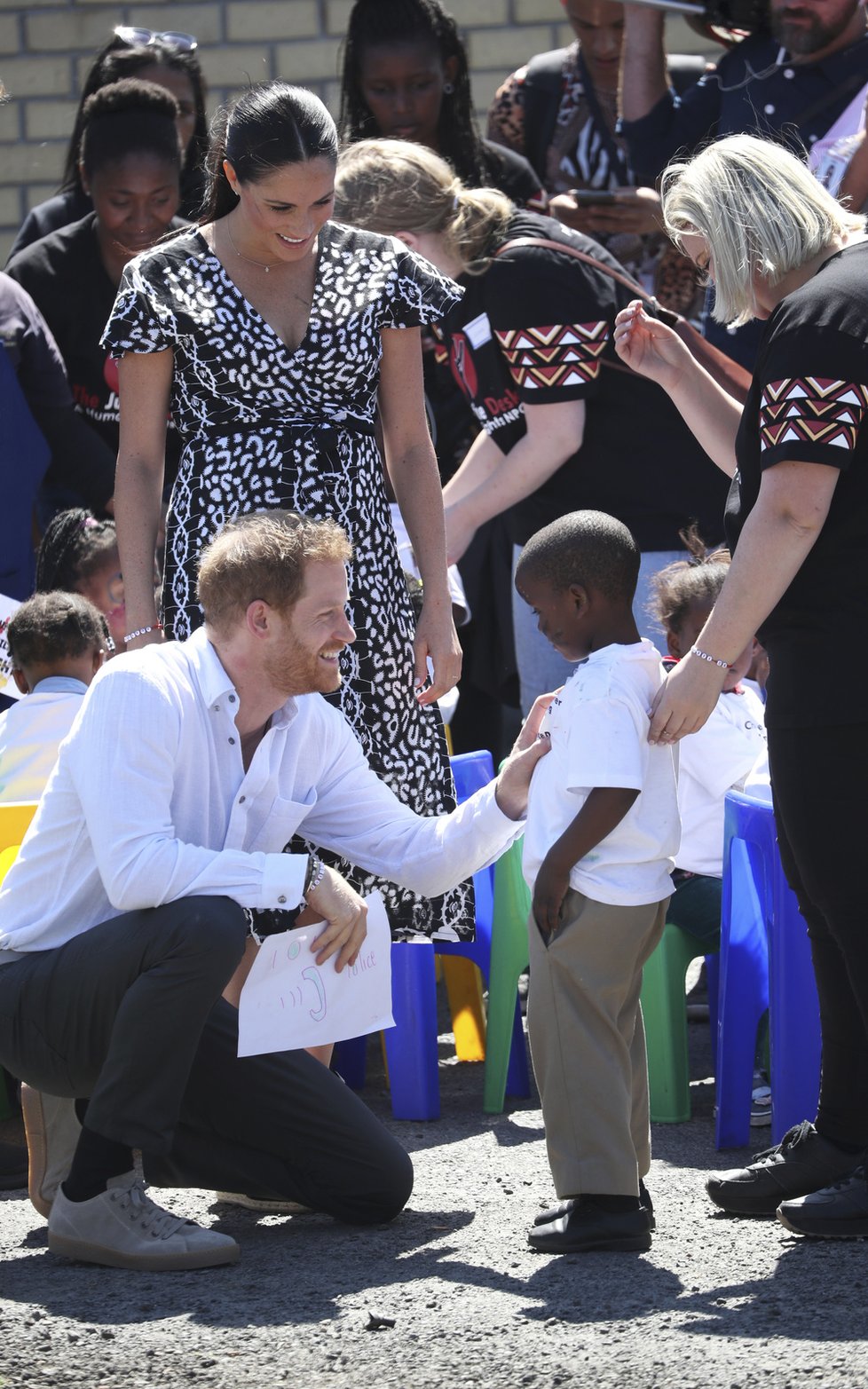 Meghan a princ Harry se v JAR rozhodně nechovají jako členové královské rodiny...