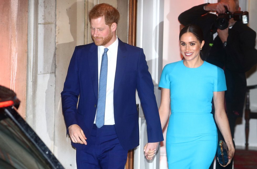 Ruku v ruce, Meghan a Harry vypadali šťastně.