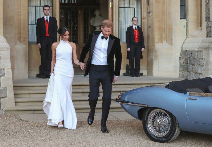 Vévodkyně Meghan a její večerní svatební šaty od Stelly McCartney