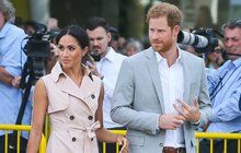 Meghan a princ Harry vzdali hold Mandelovi: Vévodkyně v baloňáku za 18 tisíc