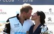 Princ Harry a vévodkyně Meghan se políbili