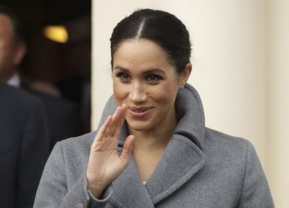 Těhotná Meghan Markle navštívila v Londýně pečovatelský dům.