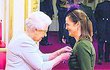 Za práci pro palác jí královna v roce 2016 udělila ocenění.