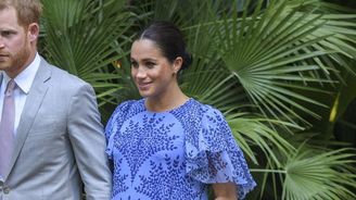 Těhotenský styl vévodkyně Meghan: Jakými outfity překonávala Kate?