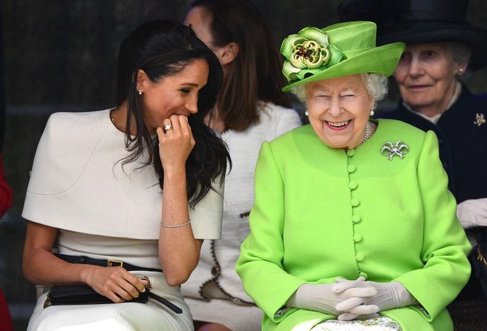 Vévodkyně Meghan a královna Alžběta II. si spolu poprvé pracovně vyrazily Vévodkyně Meghan a královna Alžběta II. si spolu poprvé pracovně vyrazily