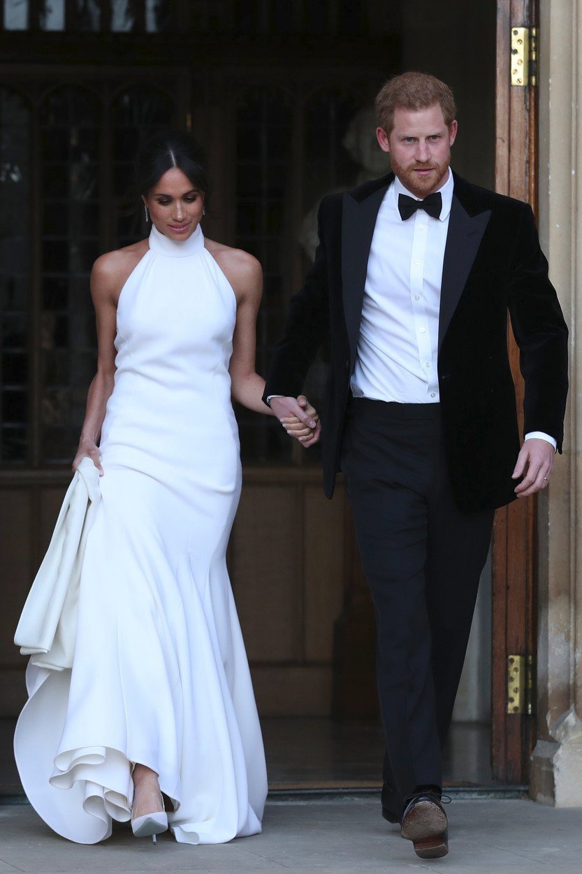 Meghan na svatební večírek převlékla róbu.